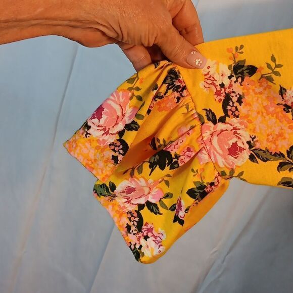 Bobbie Brooks Bell Sleeve Asymmetrical Tunic Top - Picture 4 of 7